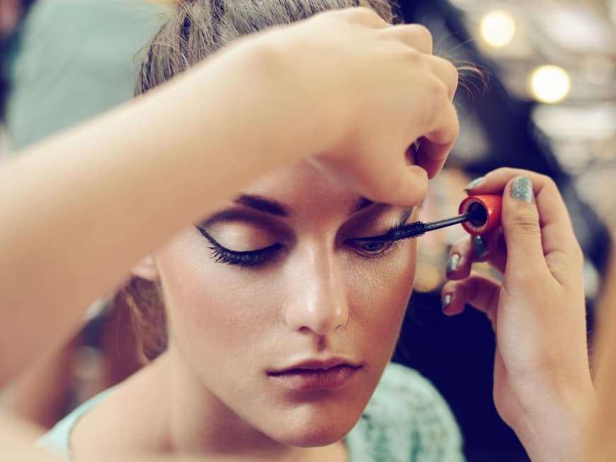 Frau Wimperntusche