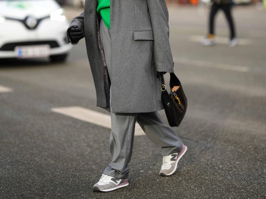Frau grau Blater Hose Sneakers