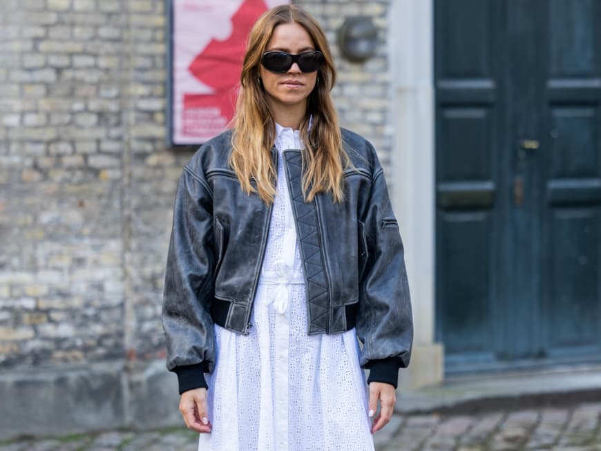 Streetstyle mit Lederjacke im Bomber-Stil