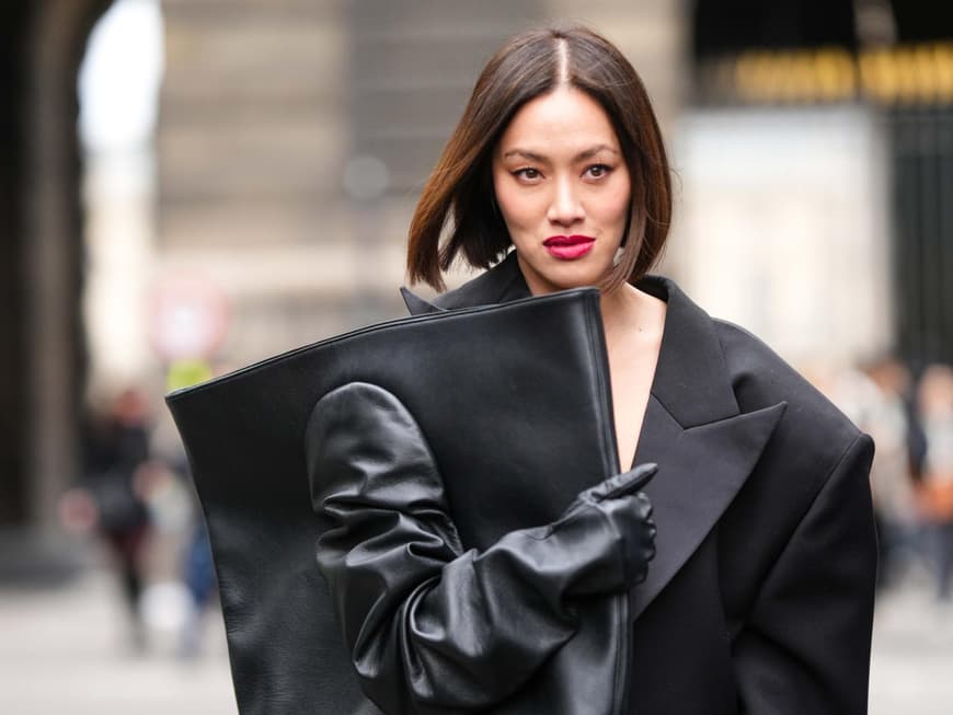 Tiffany Hsu trägt eine angesagte Bob-Frisur, den Slob.