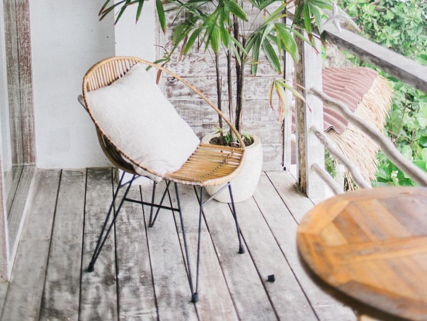 Stuhl auf dem Balkon