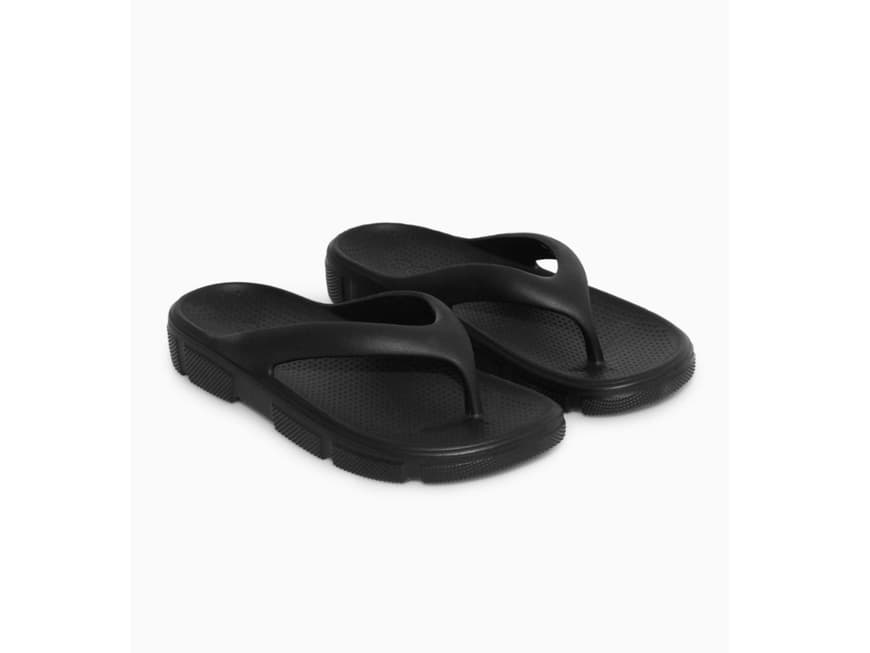 Schwarze Flip Flops von COS