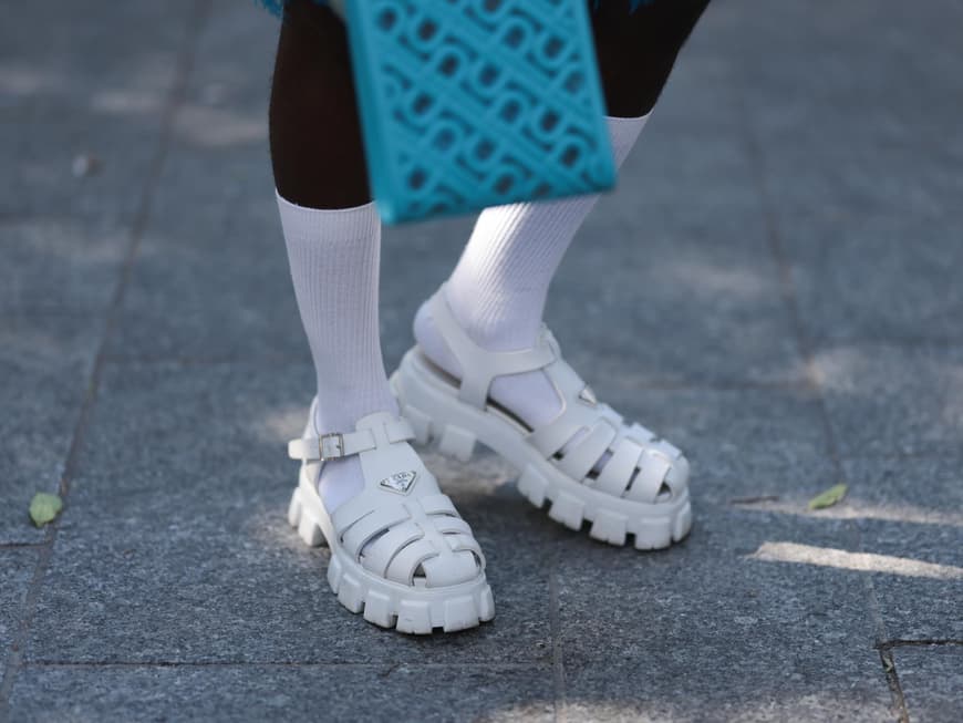 Weiße Sandalen