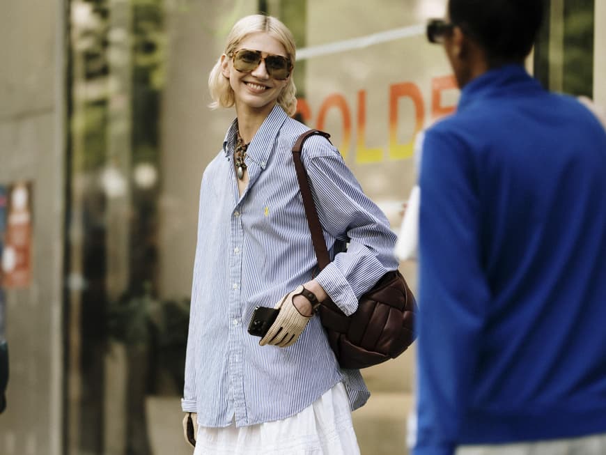 Frau mit Sonnenbrille