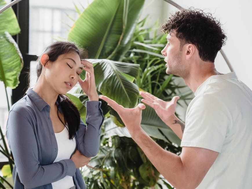 Mann und Frau streiten