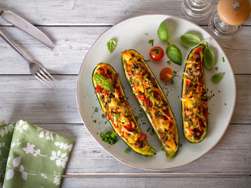 Gefüllte Zucchini