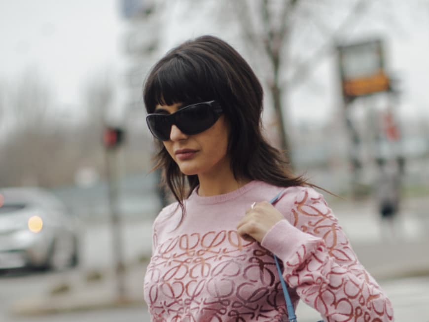 Frau mit Hush Cut