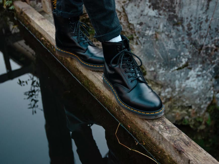 Dr. Martens ist eine ikonische Marke mit einer reichen Geschichte. Dr. Martens ist eine ikonische Marke mit einer reichen Geschichte