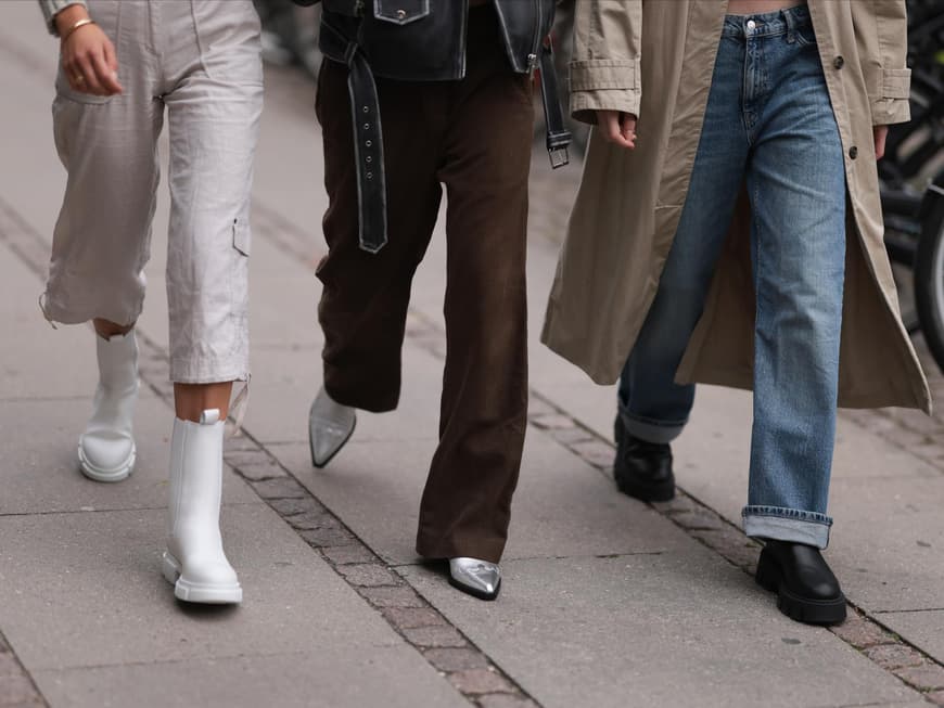 3 Frauen in Stiefeln