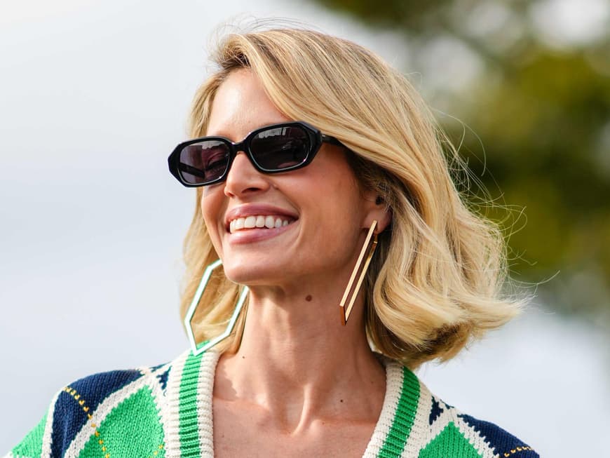 Frau mit Long Bob