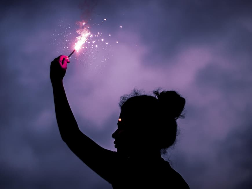 Sternzeichen Frau in der Nacht
