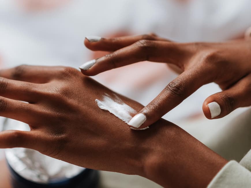 Creme auf Hand Creme auf Hand