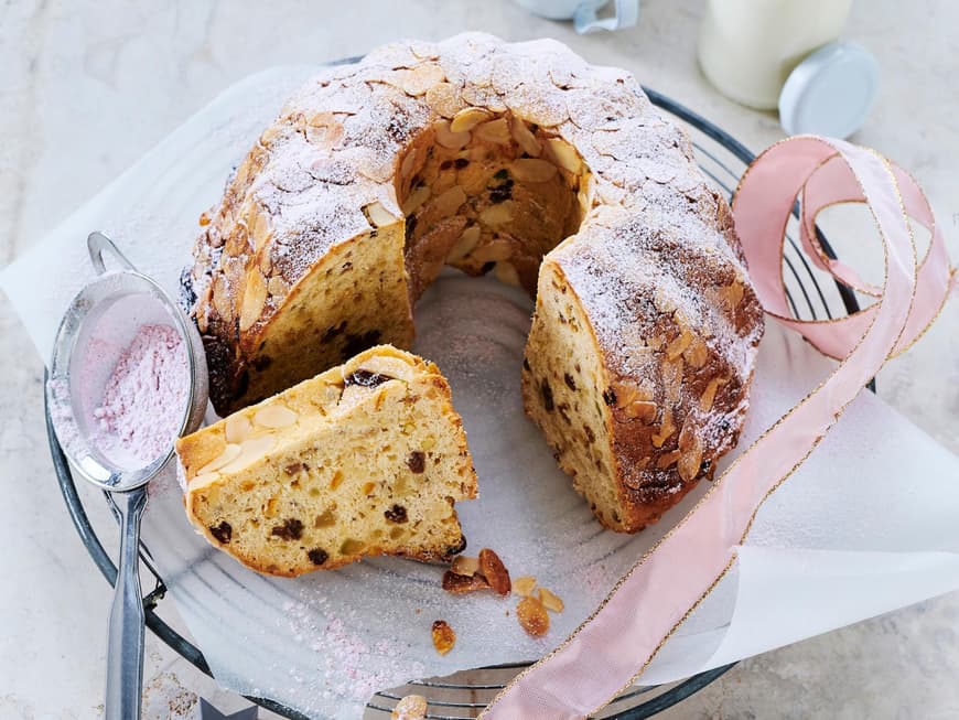 Rezept Stollen-Gugelhupf mit Himbeer-Puderzucker