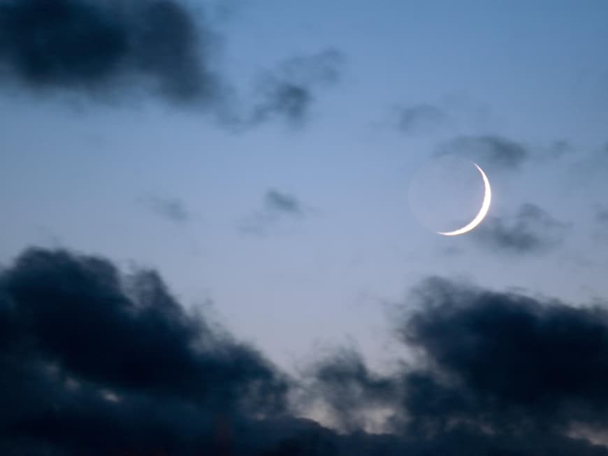 Neumond am 13. Dezember Neumond am Nachthimmel