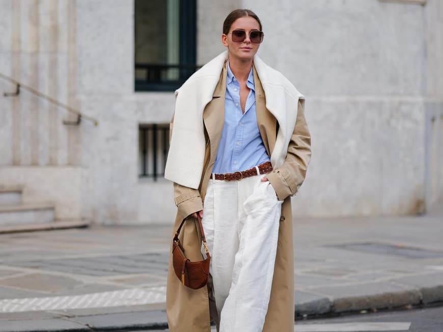 Frau trägt Layering Look
