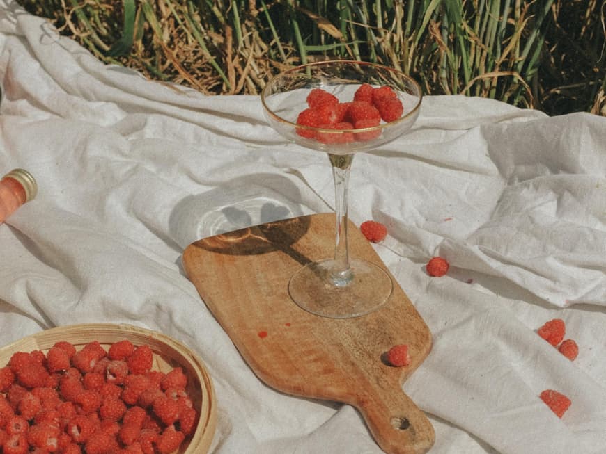 Glas mit Himbeeren