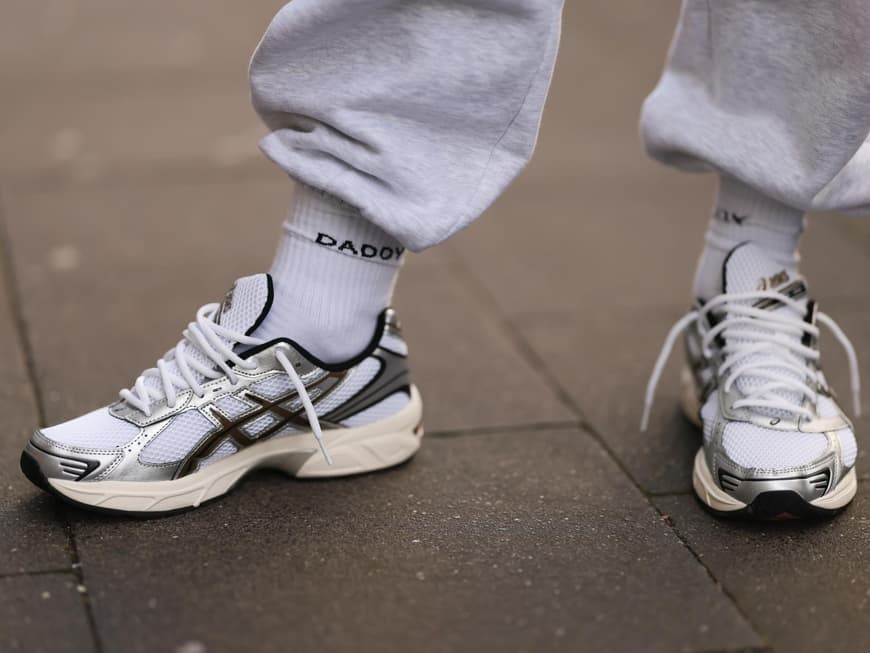 Weiße Sportschuhe