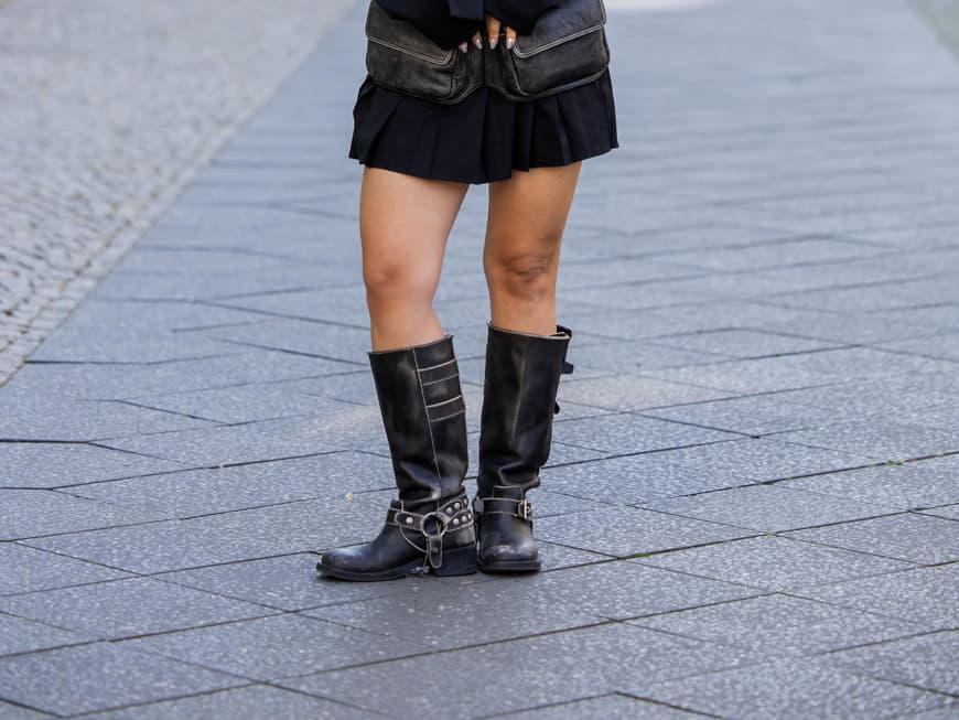 Amelie Stanescu trägt braunen Biker Boot Streetstyle