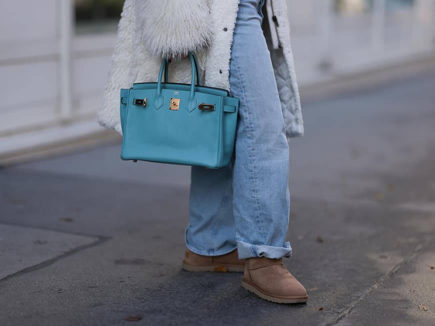 Die "Ultra Mini ReImagined" Boots sind der eleganteste Schuh-Trend für den Frühling 2024 Ugg Boots kombiniert zur Wide Leg Jeans