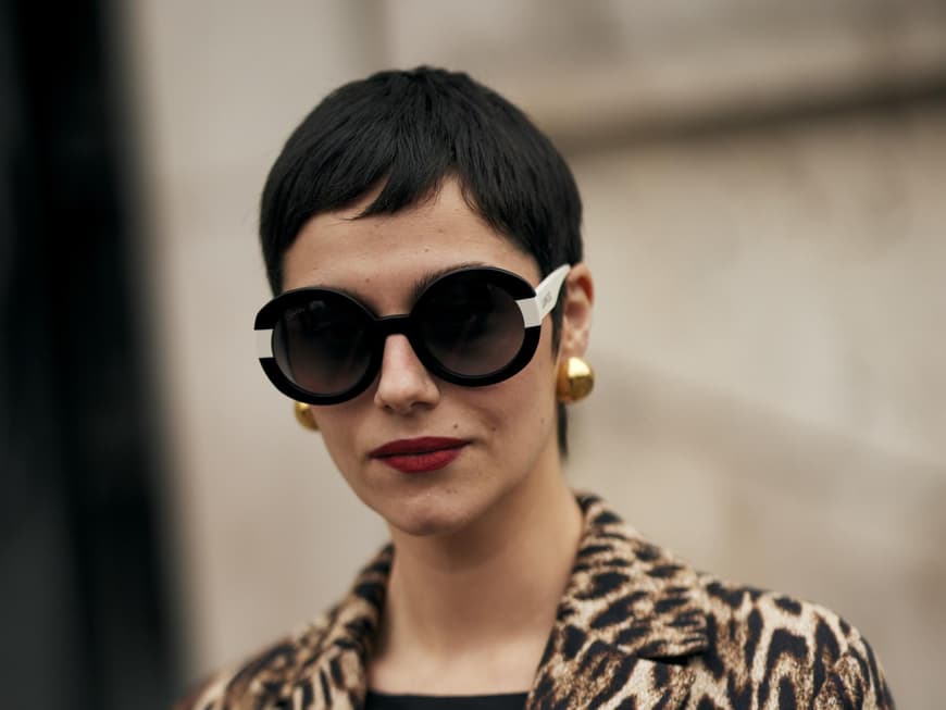 Pixie Cut mit Pony