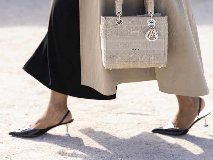 Die Moderedaktion ist sich einig: Das sind die perfekten Schuhe für den Frühling Frau mit Slingbacks