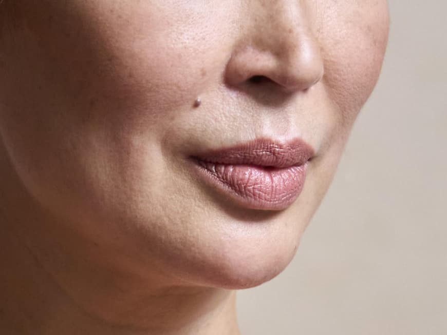 Frau mit Lachfalten