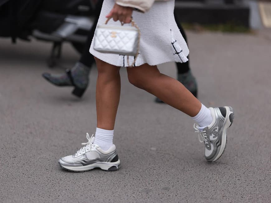 Alles rund um das Thema Schuhe Frau mit metallischen Schuhen