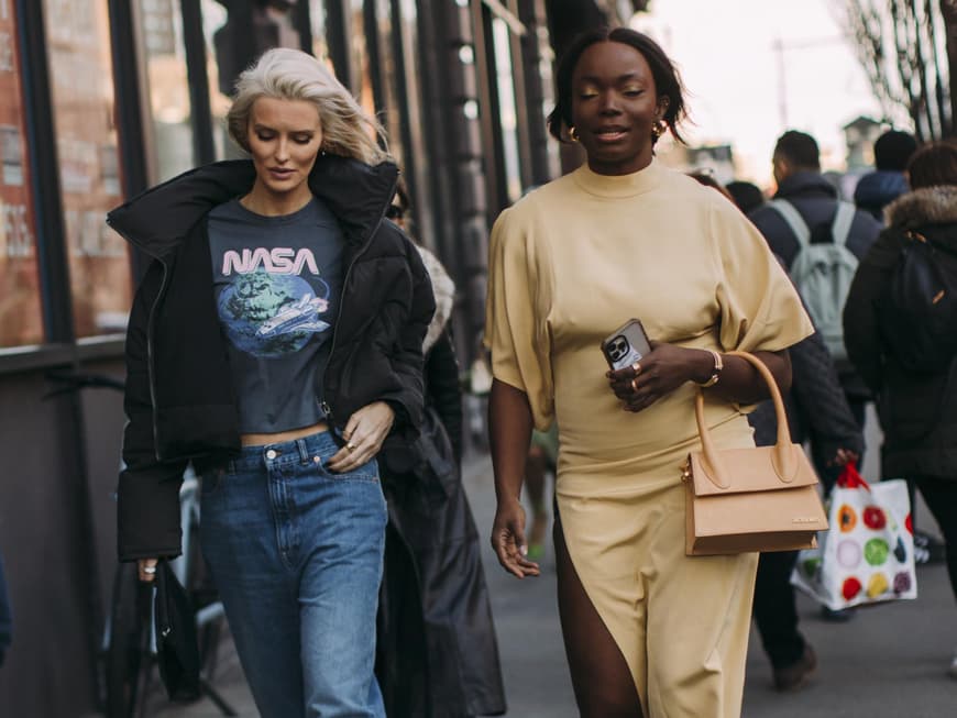 Outfit zusammenstellen Zwei Frauen in Streetstyles