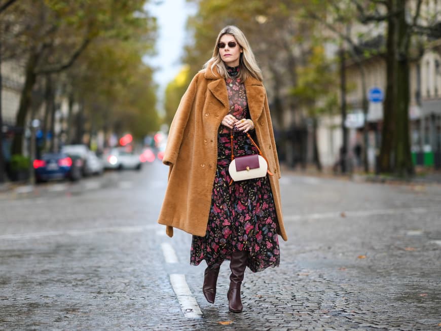 Stylish gekleidete Frau