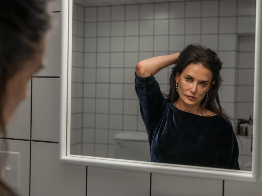 Demi Moore ist für die "Beste weibliche Hauptrolle" nominiert. Demi Moore in ihrer Hauptrolle in "The Substance".