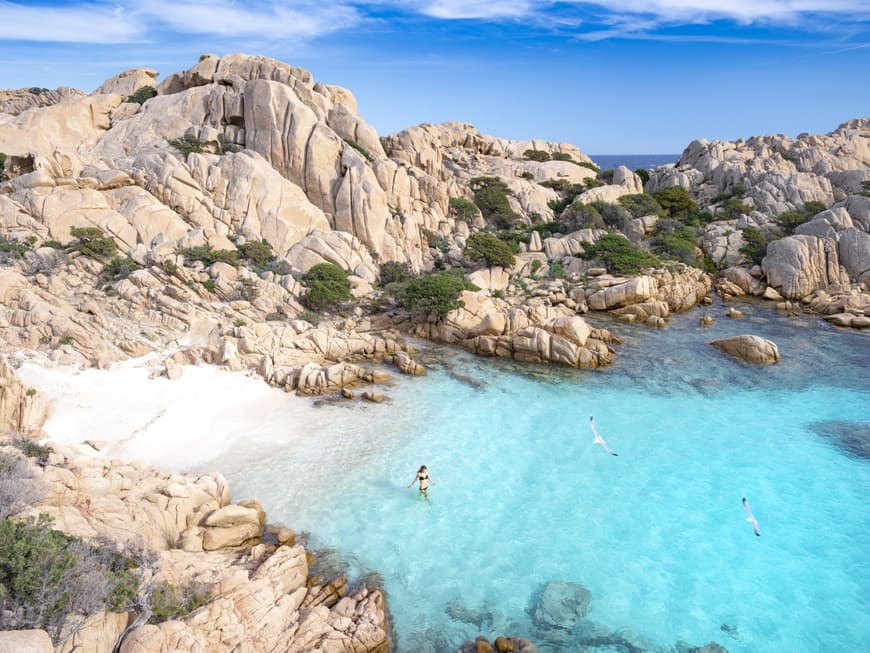 Der Strand von La Maddalena auf Sardinien.