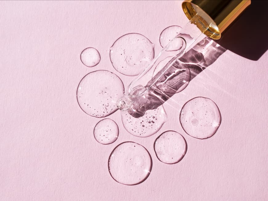 Serum mit Pipette