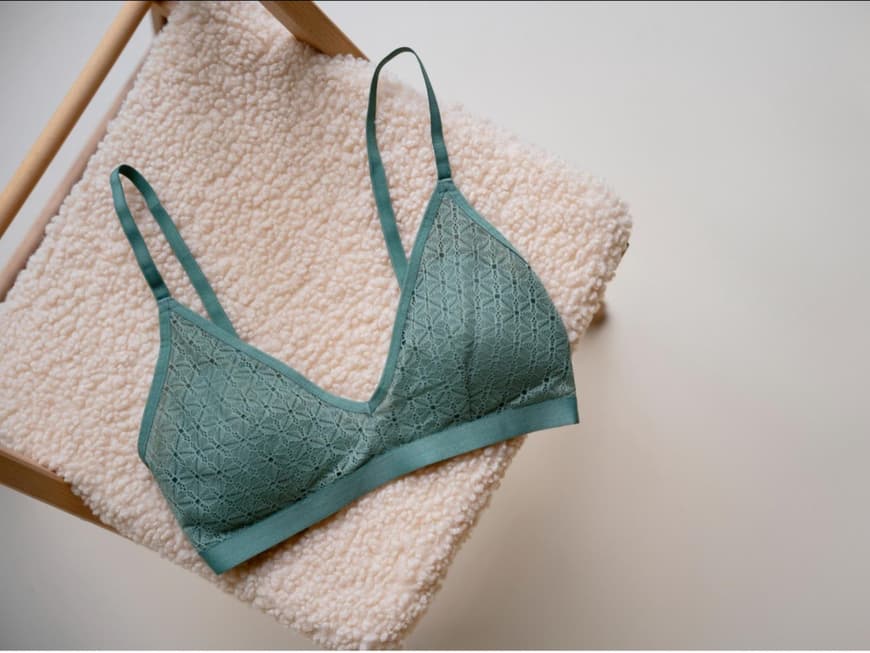 Ein Bralette in Grün