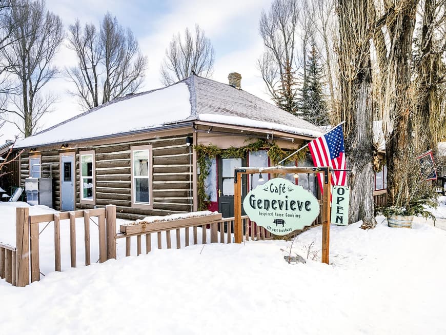 Das Cafe Genevieve in Jackson Hole, Wyoming, lädt zum Verweilen ein. Cafe Genevieve im Winter Jackson Hole Wyoming