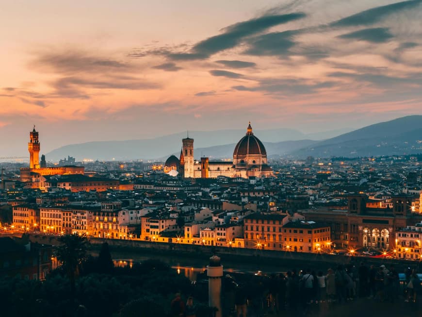 Florenz ist eine Stadt mit viel Charme. Ein Blick über die Stadt Florenz in der Abenddämmerung.