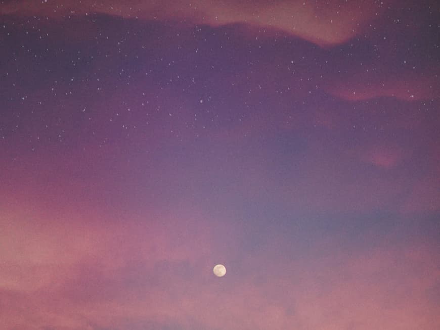 Himmel mit Sternen und Mond