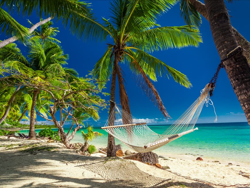 Strand mit Hängematte auf Fidschi Strand mit Hängematte auf Fidschi