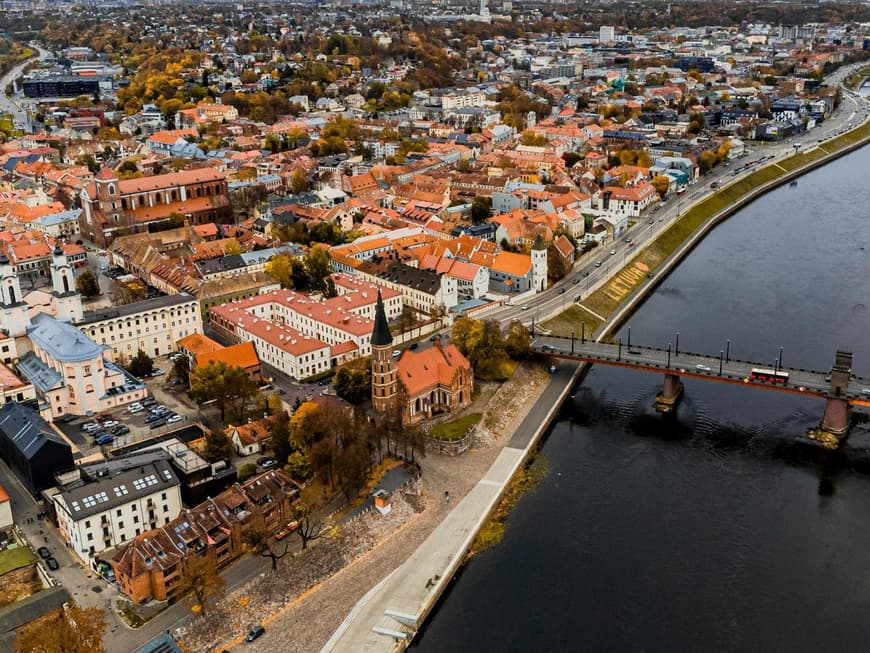 Die Stadt Kaunas in Litauen aus der Vogelperspektive.