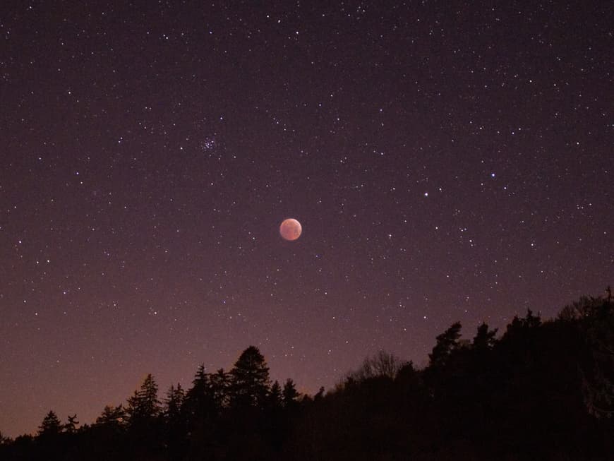 Sternenhimmel mit Mond