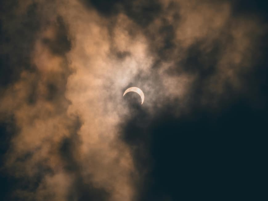 So beeinflusst die partielle Sonnenfinsternis deine Woche. Partielle Sonnenfinsternis