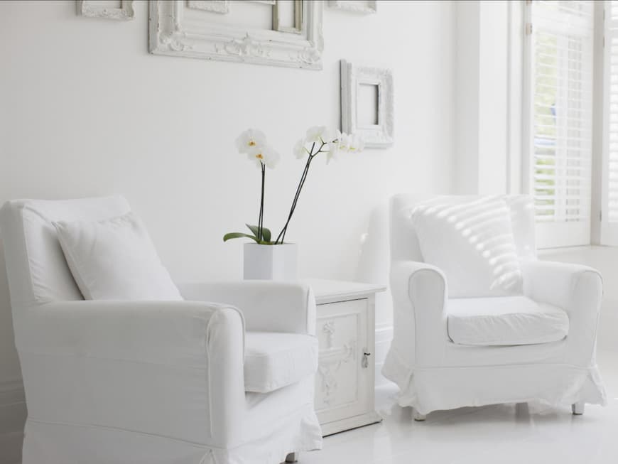 Ein Wohnzimmer in Weiß