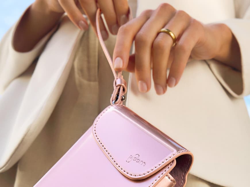 Mit 480 Style-Kombinationen wird Ploom AURA zu deinem persönlichen Statement-Piece. Mit 480 Style-Kombinationen wird Ploom AURA zu deinem persönlichen Statement-Piece.