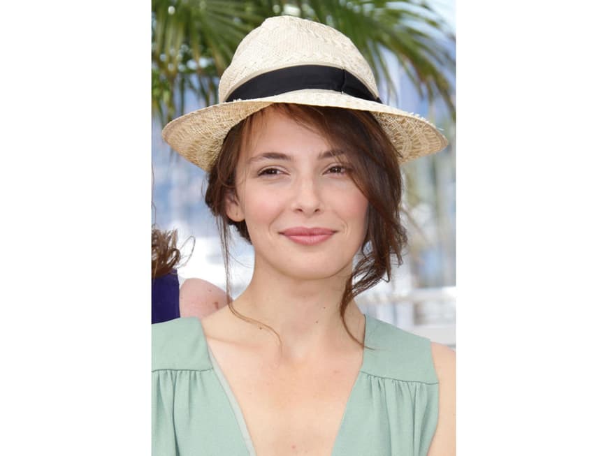 Jasmine Trinca mit Strohhut
