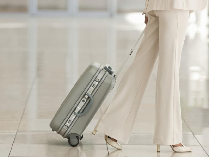 Frau auf Geschäftsreise Frau auf Geschäftsreise