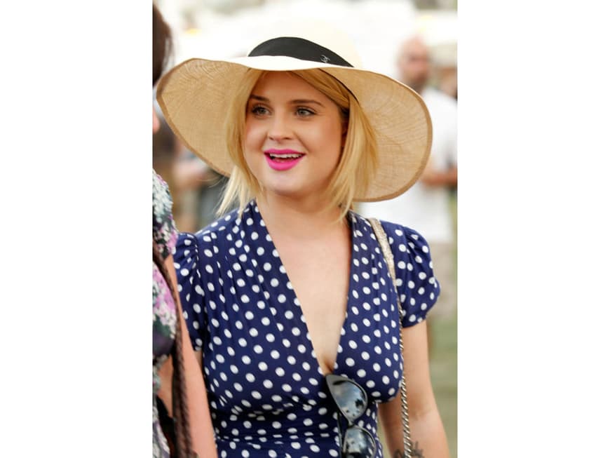Kelly Osbourne mit Strohhut