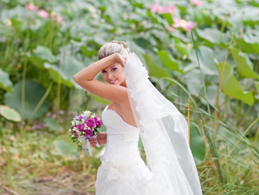 Frau im Brautkleid Frau im Brautkleid