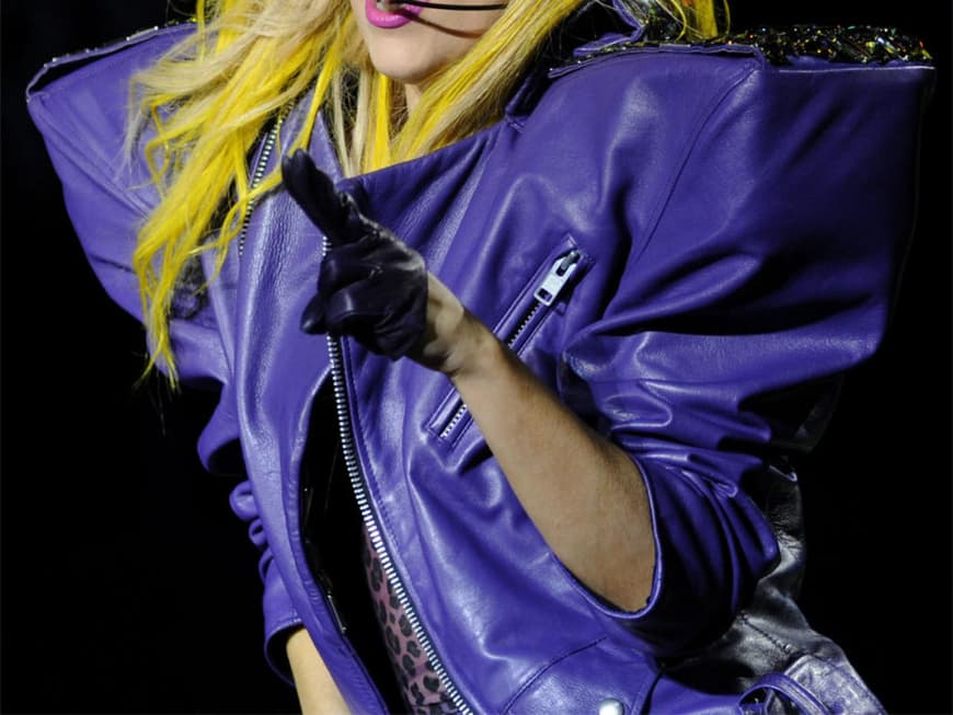 Lady Gaga in lila Lederjacke Lady Gaga in lila Lederjacke
