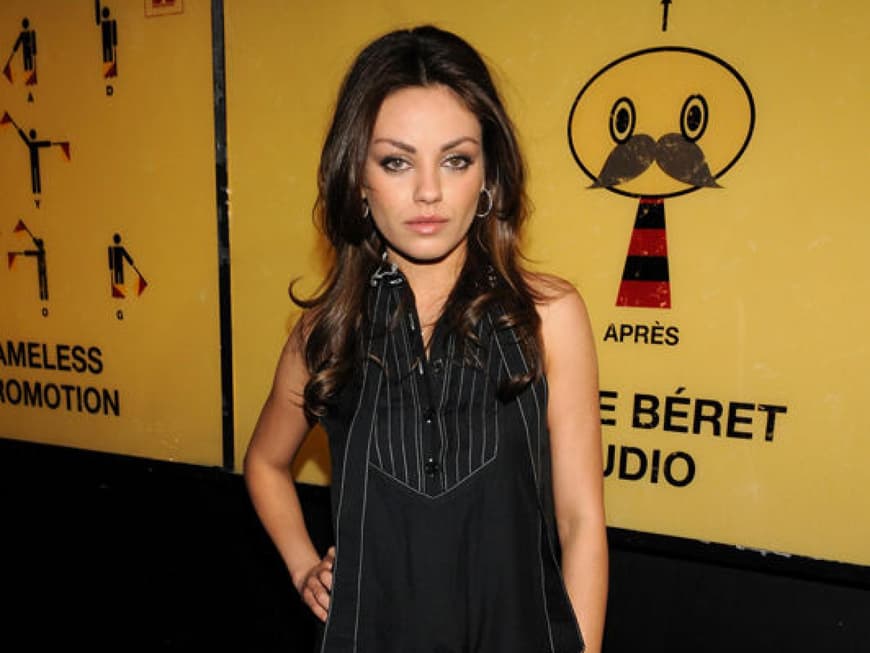 Mila Kunis, schwarzer Jumpsuit Mila Kunis, schwarzer Jumpsuit