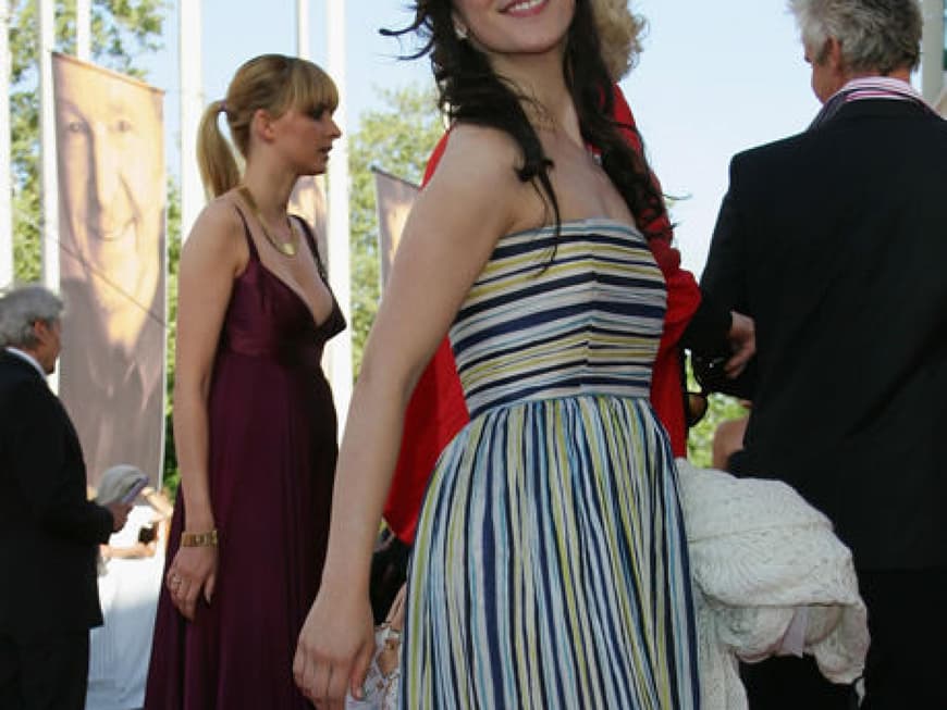Sibel Kekilli, buntes Kleid Sibel Kekilli, buntes Kleid