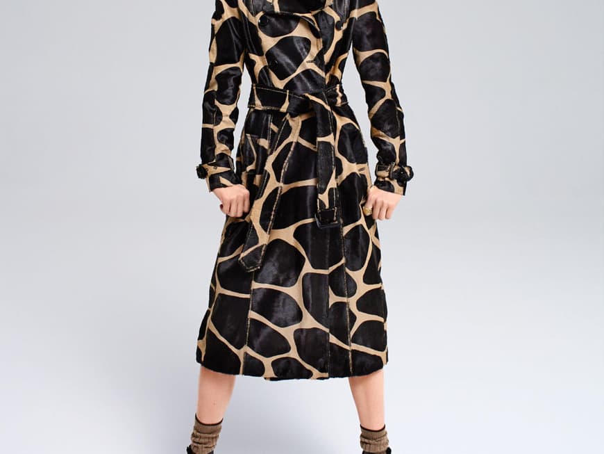 Trenchcoat mit auf Kalbshaut geprintetem Muster Trenchcoat mit auf Kalbshaut geprintetem Muster
